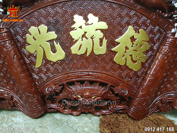 Chữ Đức Lưu Quang được khắc toàn bộ bằng tiếng Hán, mang ý nghĩa sâu sắc về mặt phong thủy
